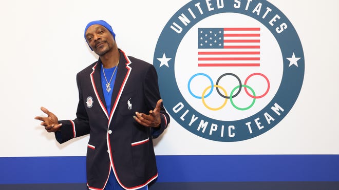 Snoop Dogg swims with Michael Phelps at 2024 Paris Olympics on NBC