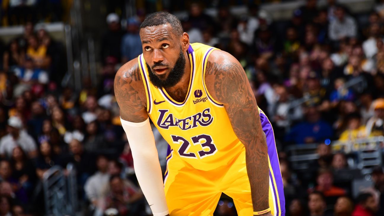 Sources -- LeBron helps Lakers' cap by signing below-max deal