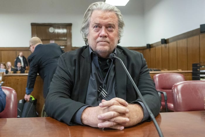 Steve Bannon, exaliado de Trump, debe presentarse en prisión para cumplir sentencia por desacato