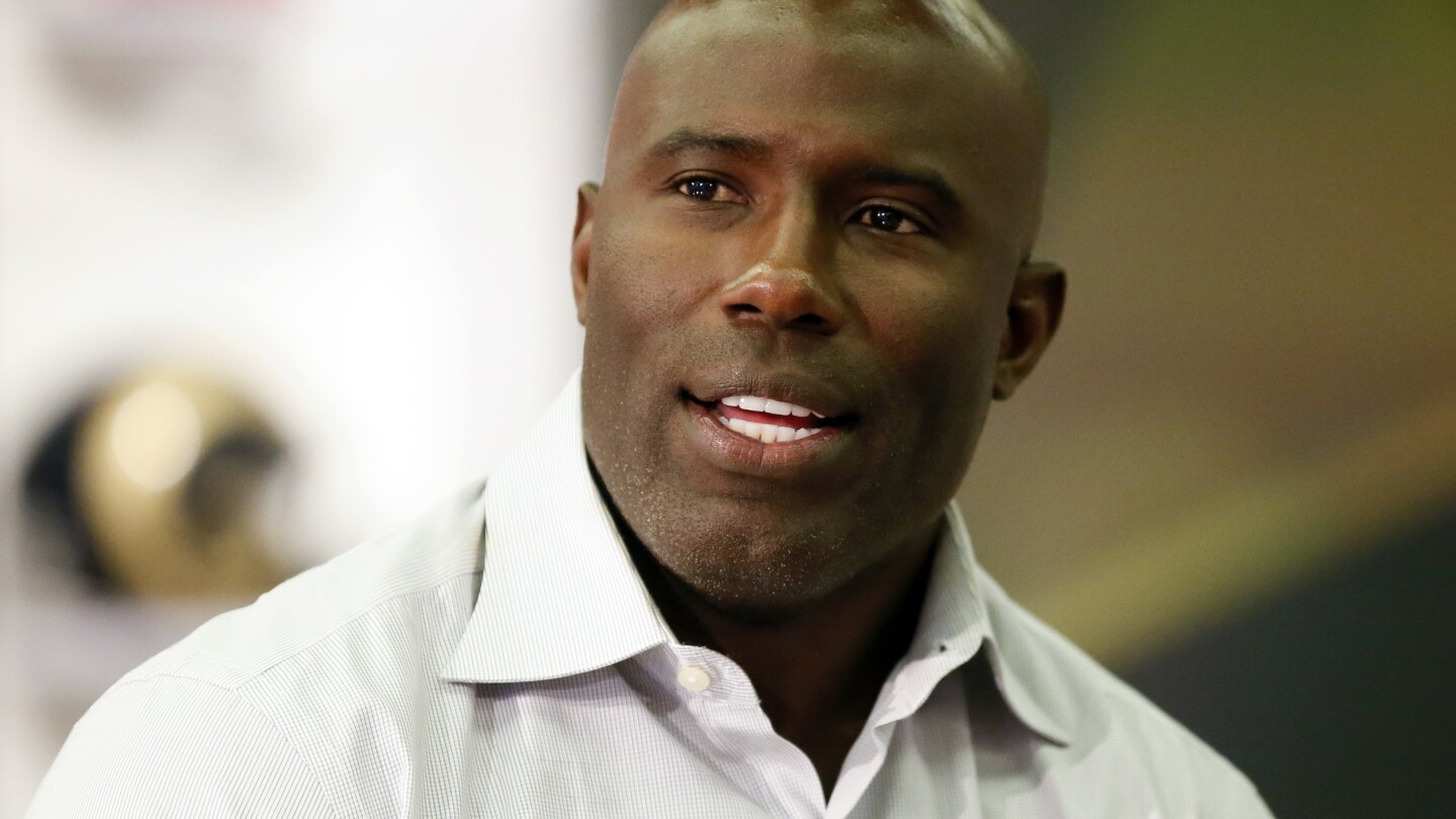 Terrell Davis says United banned him after flight incident. Airline says it was already rescinded