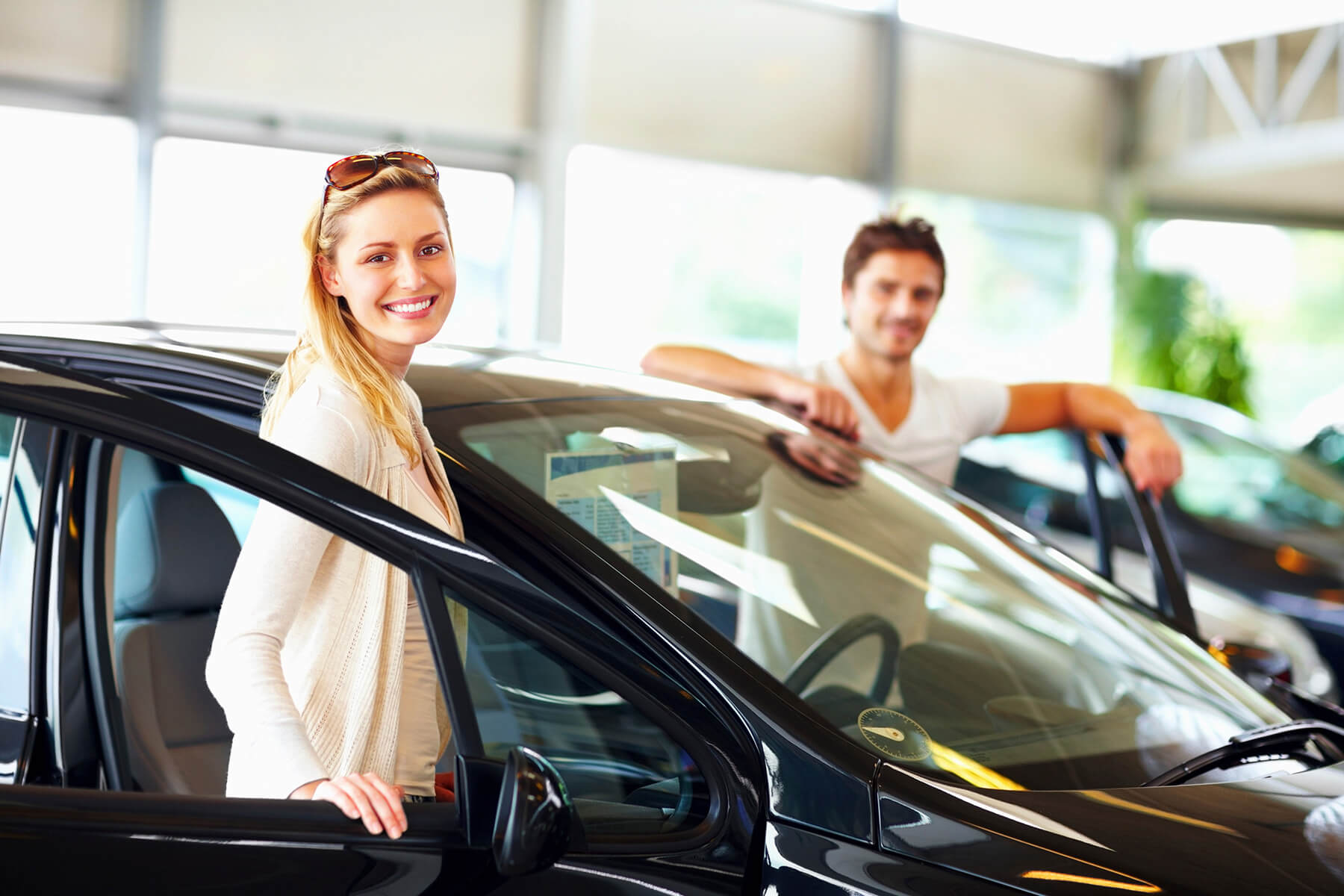 Why is it important to choose a car rental company in Dubai with the best ratings?