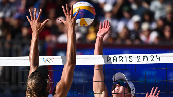 USA loses to Canada in Womens's Beach Volleyball