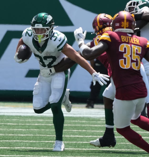 East Rutherford, NJ -- August 10, 2024 -- Running the ball in the first half is Isaiah Davis of the Jets as the Washington Commanders came to MetLife Stadium to play the New York Jets in the first press season game of the 2024 season.