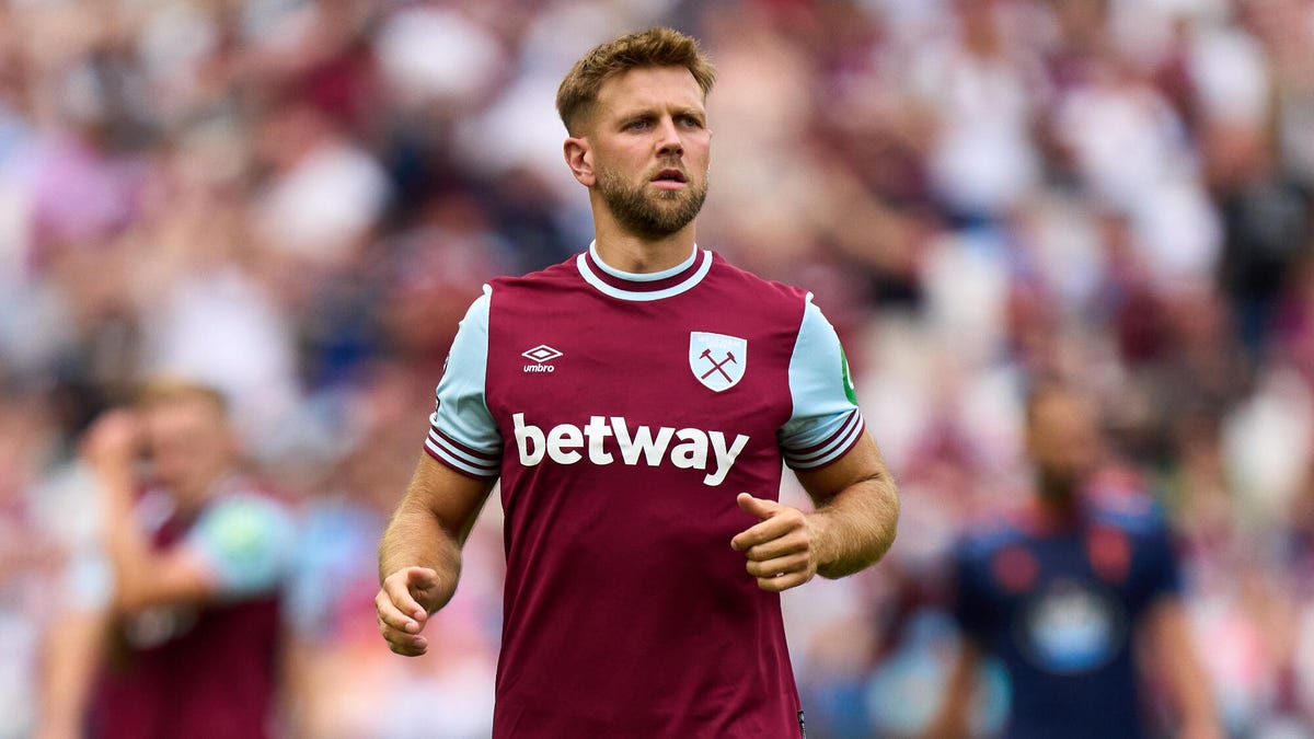 West Ham striker Niclas Füllkrug looking to his left.