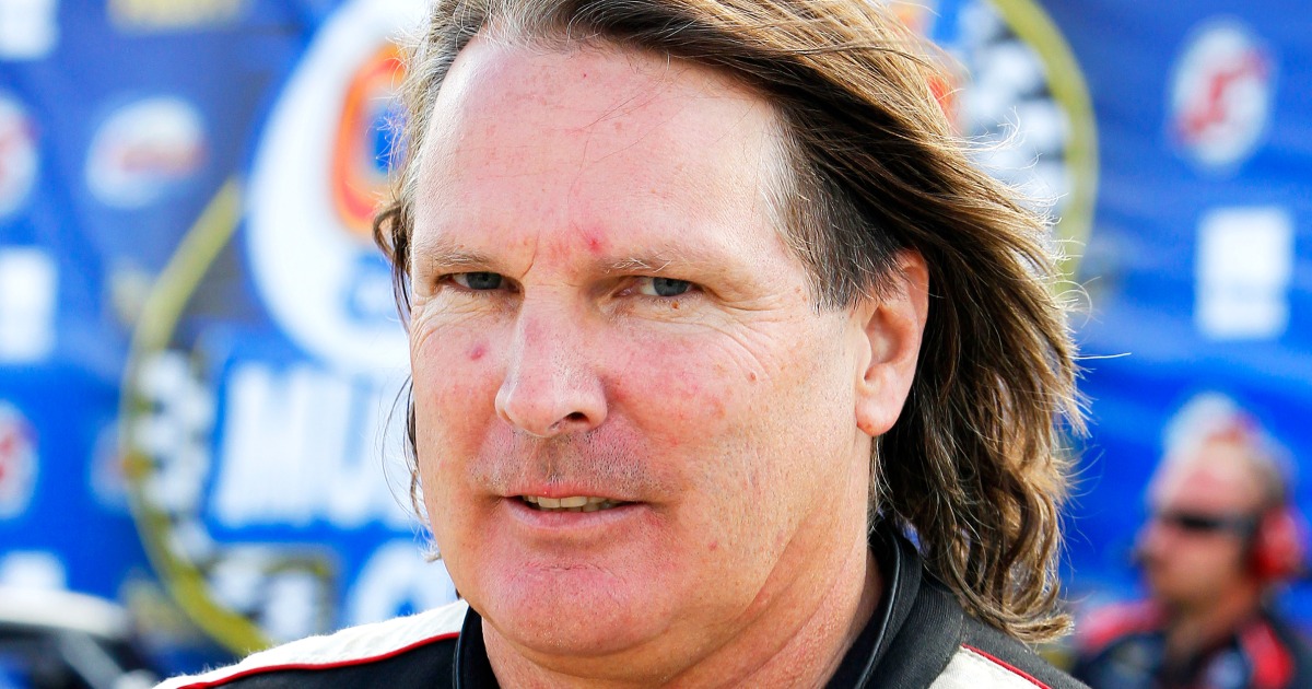 Dirt track hall of fame driver Scott Bloomquist believed dead in plane crash