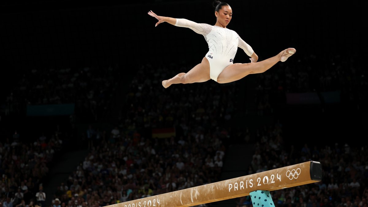 Gymnasts noticed something unusual during balance beam final – NBC Chicago