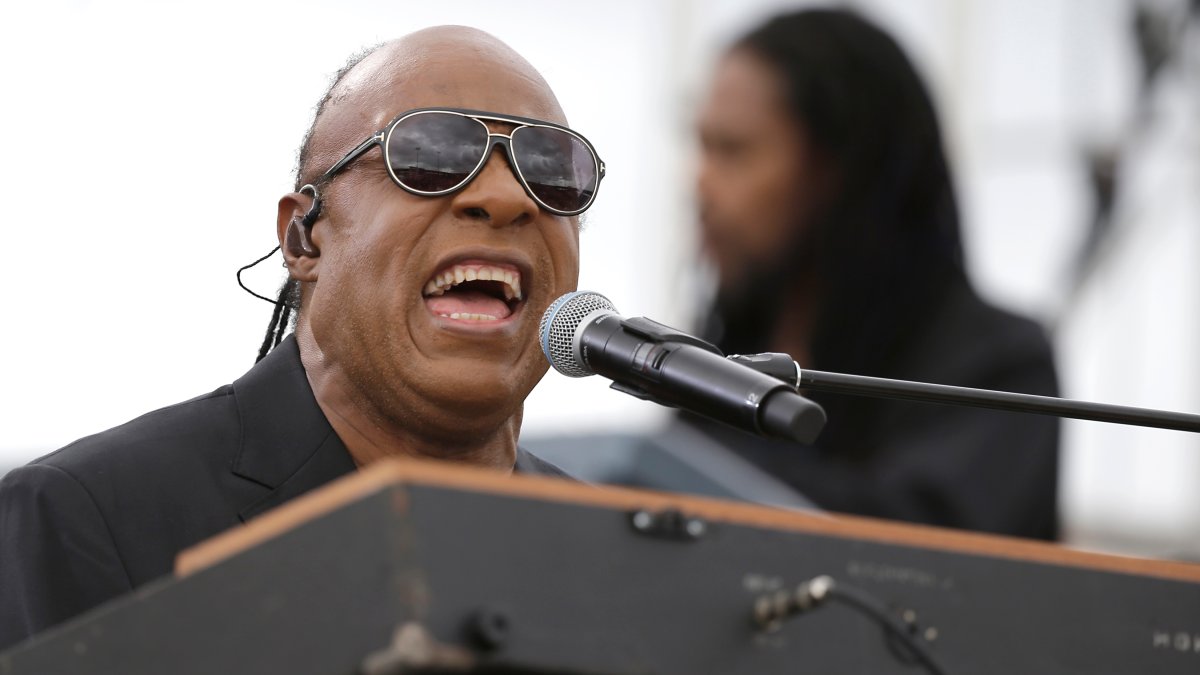 How to watch Stevie Wonder, John Legend on DNC Day 3 in Chicago – NBC Chicago