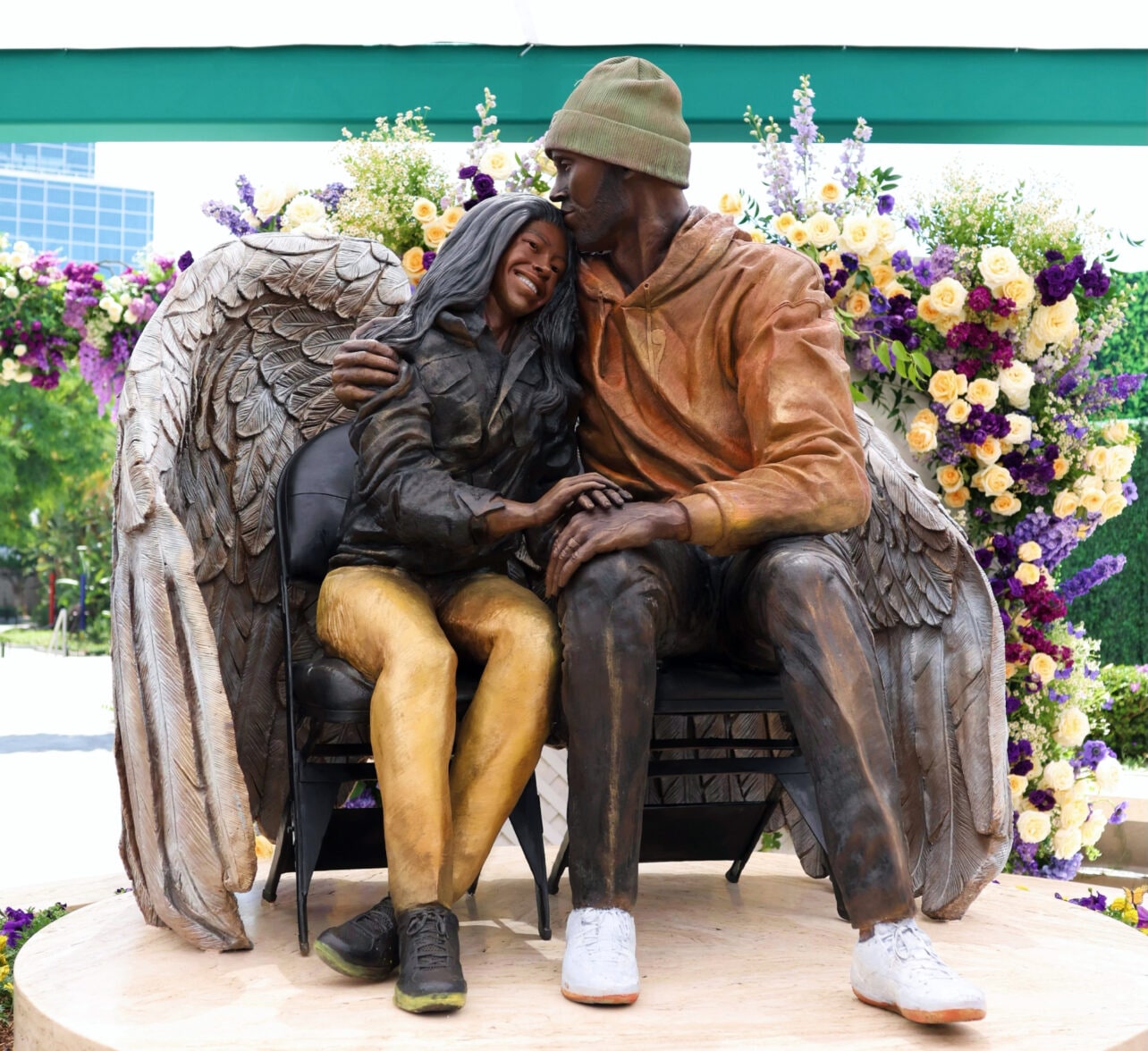 Lakers unveil statue of Kobe Bryant with daughter Gigi outside Crypto.com Arena