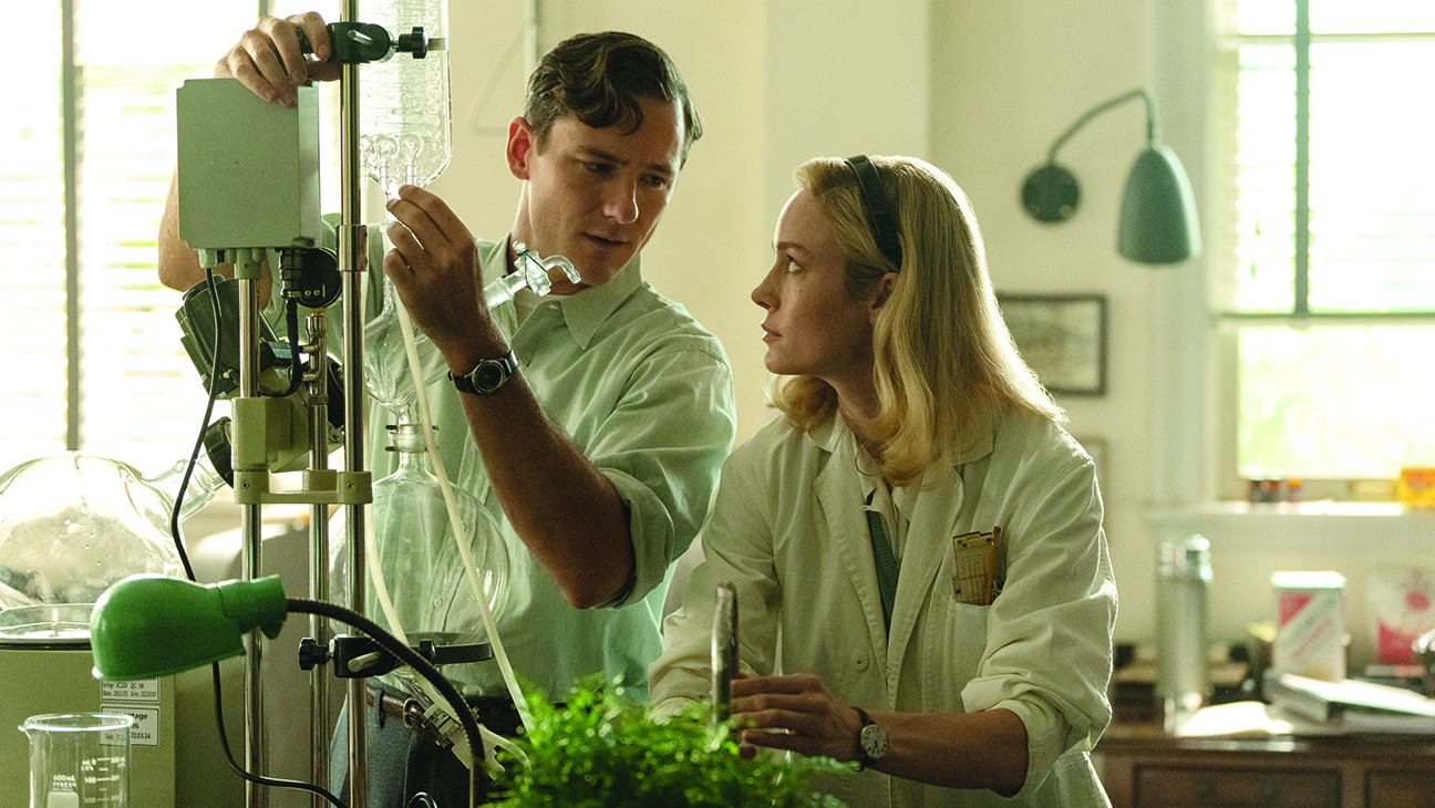 Lewis Pullman and Brie Larson in Apple TV+’s Lessons in Chemistry.