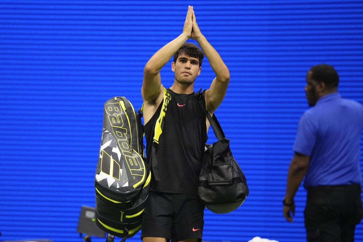 US Open: Carlos Alcaraz's 15-match Grand Slam win streak ends in loss to Botic van de Zandschulp