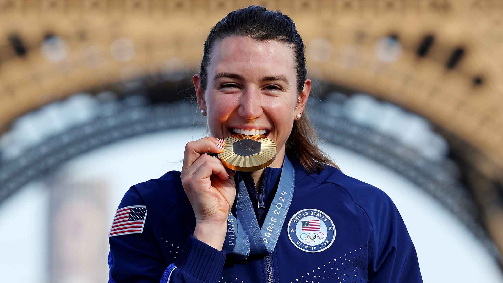 Who is U.S. cyclist Kristen Faulkner, the winner of the women's road race?