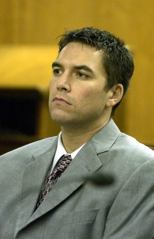 Scott Peterson is photographed in a Modesto, California courthouse on Jan. 23, 2004.