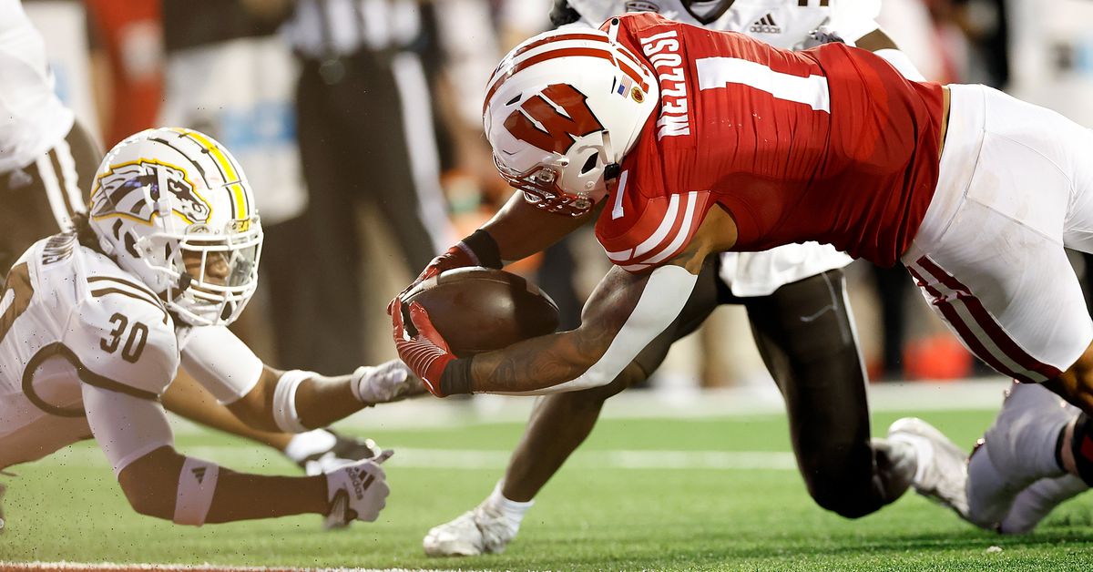 Special teams turnover helps Wisconsin stave off upset-hungry Western Michigan, 28-14