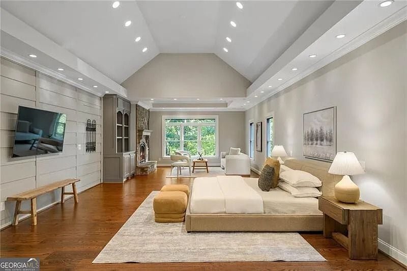 Zac Brown's primary suite on the main floor for the Cumming Lake Lanier home he has on sale as of late August, 2024. ANSLEY/CHRISTIE'S