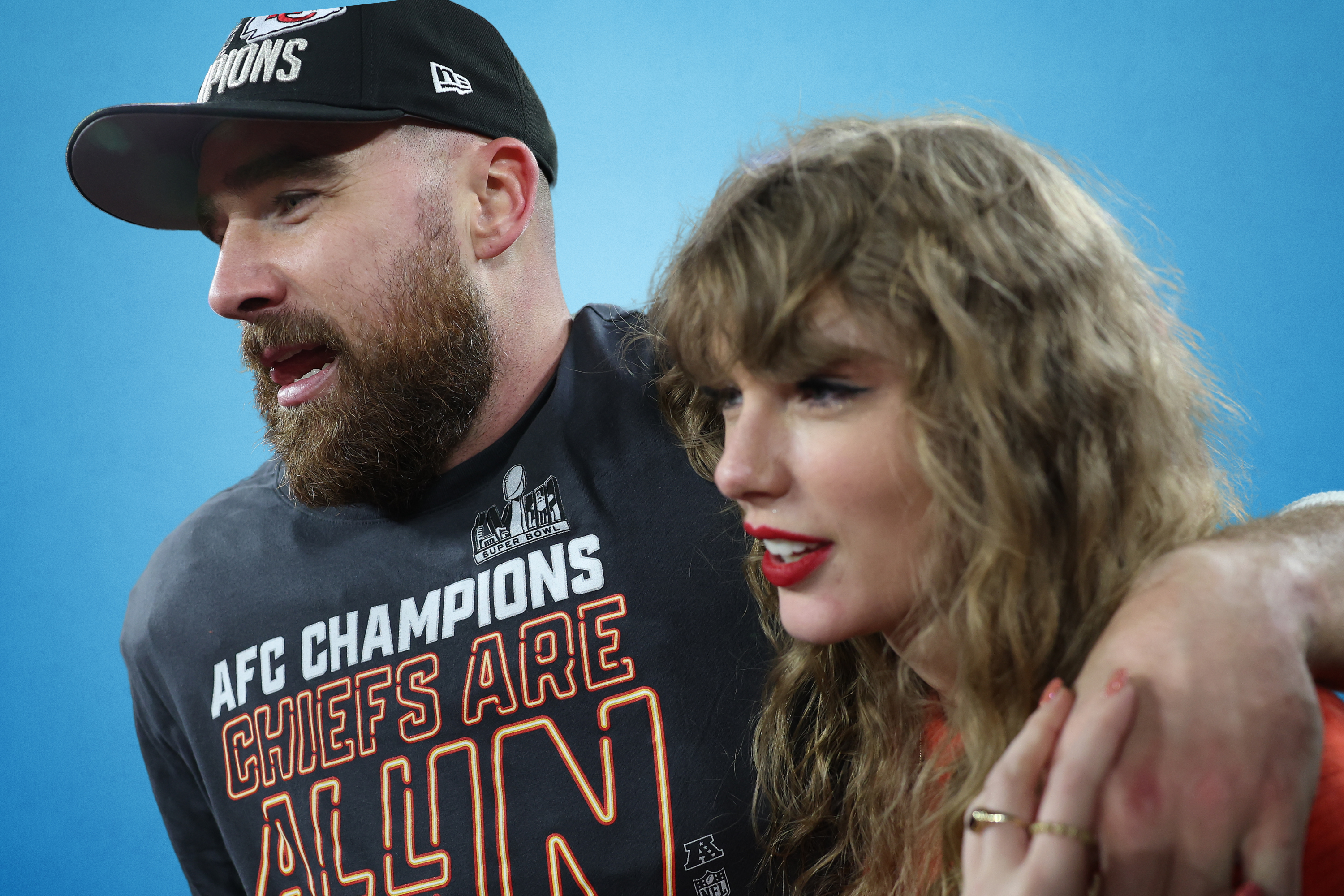 taylor swift and travis kelceat nfl game