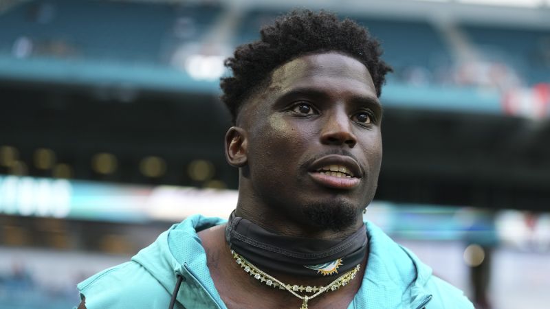 Tyreek Hill: Miami-Dade police officer placed on administrative duty after Dolphins star detained before game