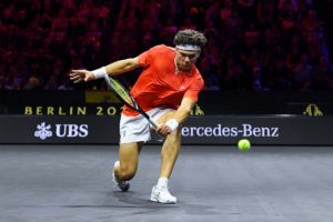 Ben Shelton bends low for a slice backhand. Photo by Luciano Lima/Getty Images