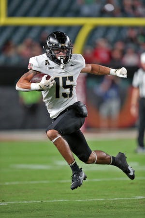 Army running back Noah Short (15) runs with the ball against Temple during the second half at Lincoln Financial Field in Philadelphia on Sept. 26, 2024.