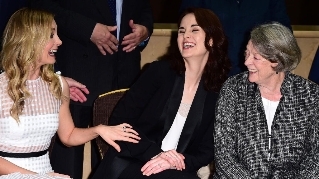 Joanne Froggatt (left), Michelle Dockery (center) and Dame Maggie Smith attending the Downton Abbey cast photocall from August 2015 held at the Mayfair Hotel, London.