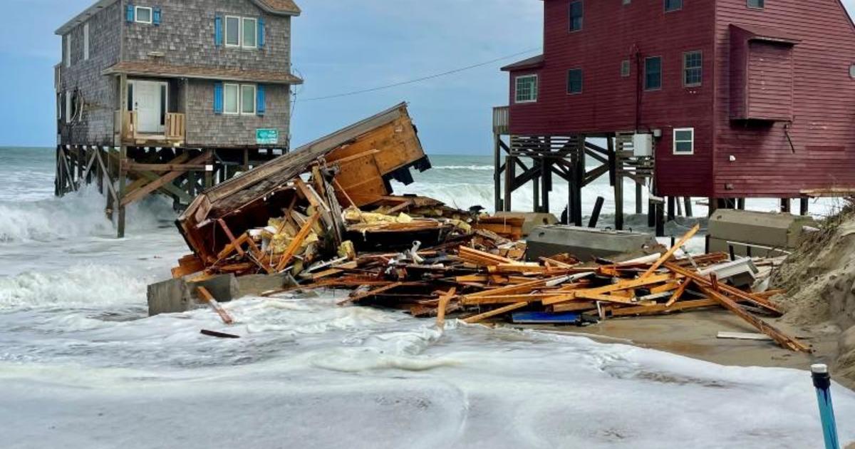 3 houses have collapsed into the sea within a week in Rodanthe, North Carolina. Here's why it's happening.