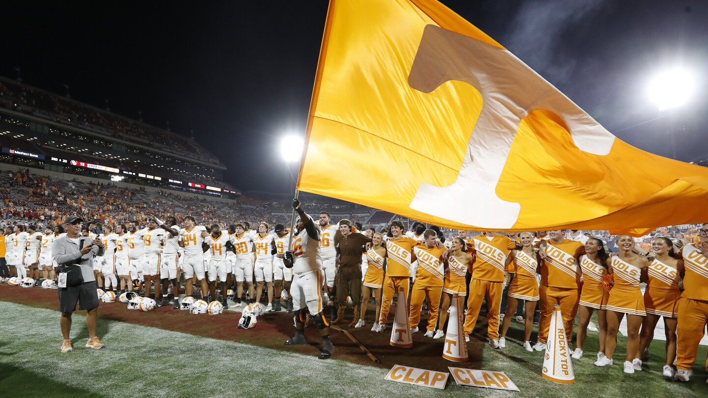 AP Top 25: No. 5 Tennessee moves up, Boise State enters poll