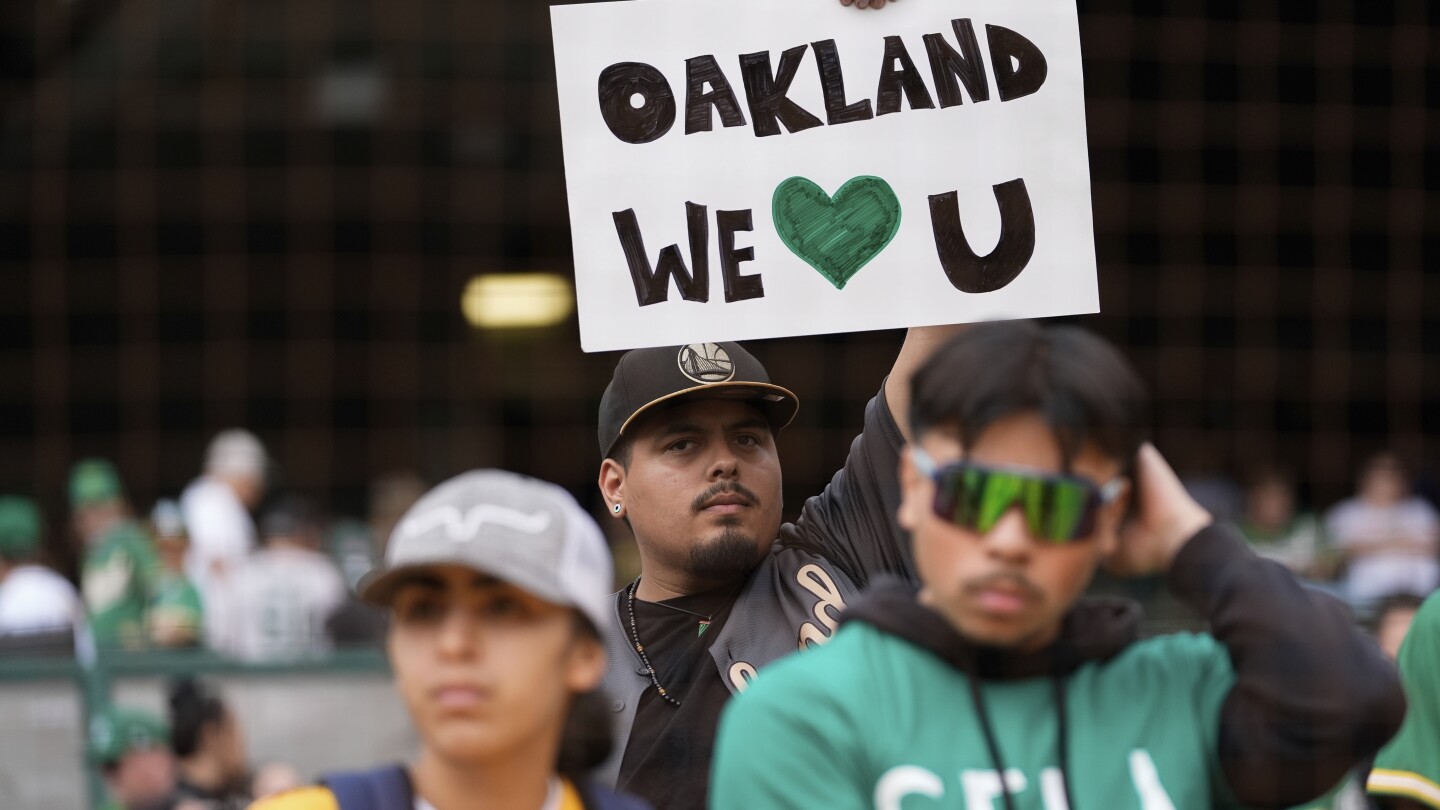 A's say goodbye to Oakland Coliseum