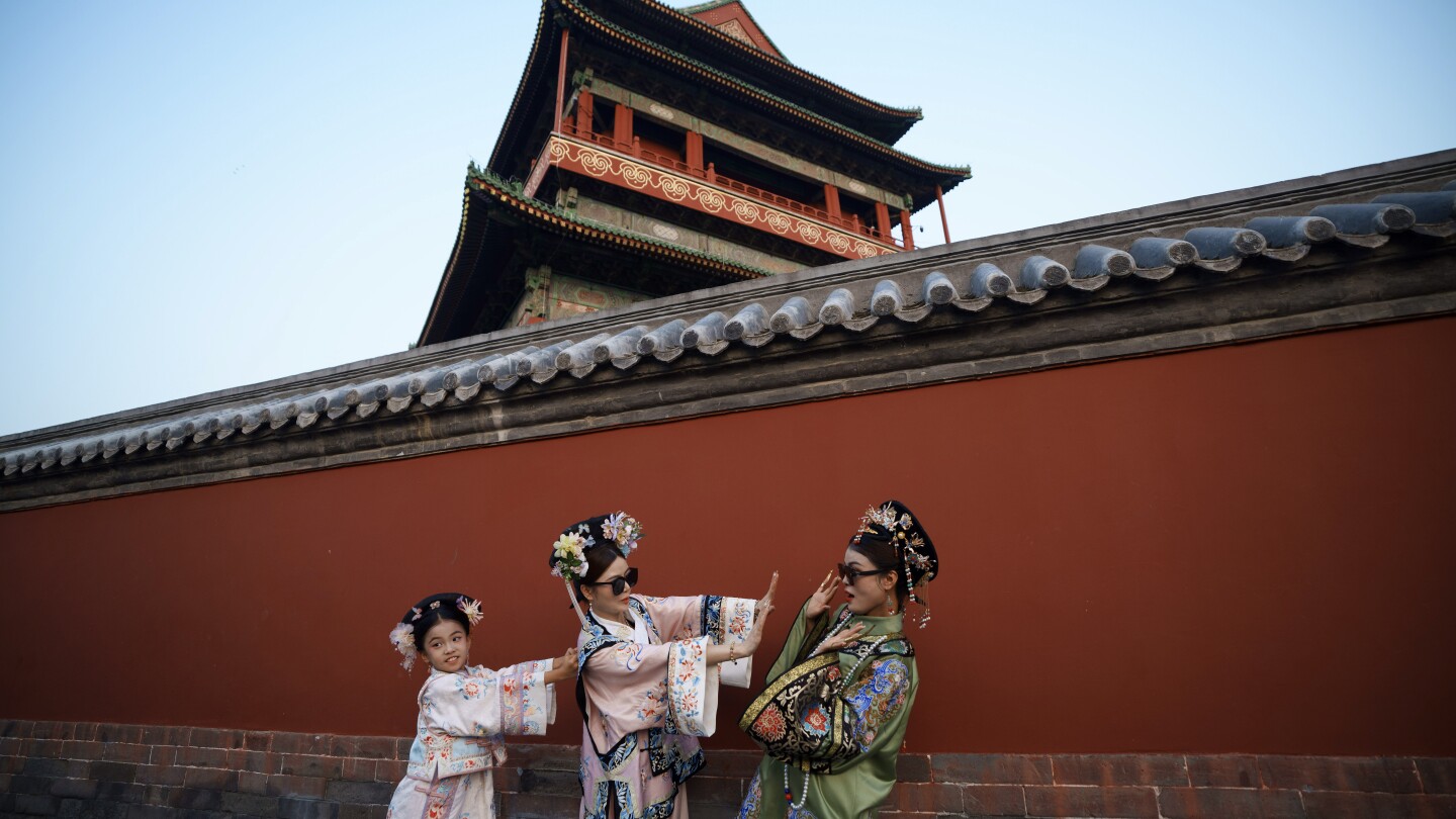 Beijing's imperial palace bustles with throngs of visitors in Qing dynasty costumes