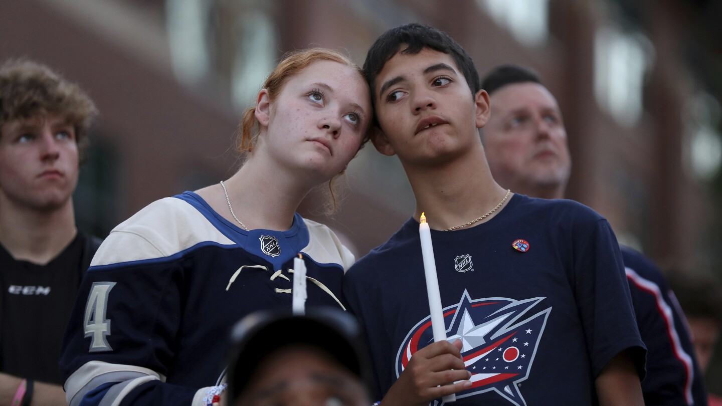 Blue Jackets fans, players remember Johnny and Matthew Gaudreau at a candlelight vigil in Columbus