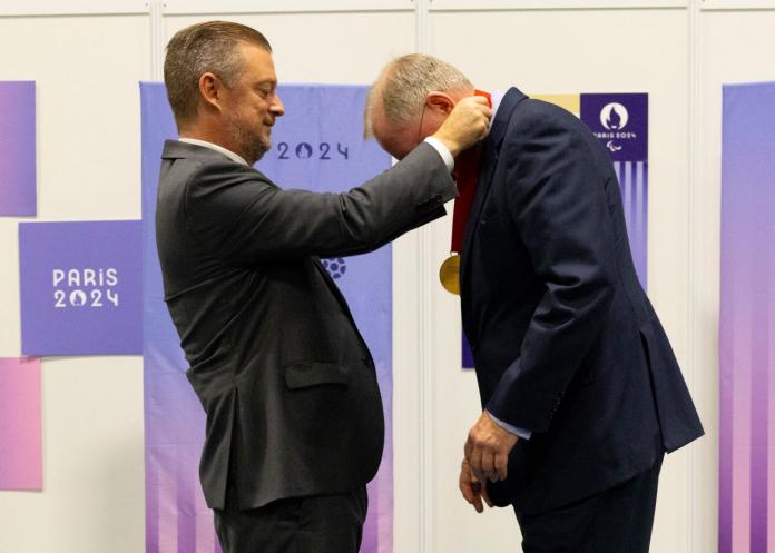 Andrew Parsons puts a medal around David Hadfield's neck