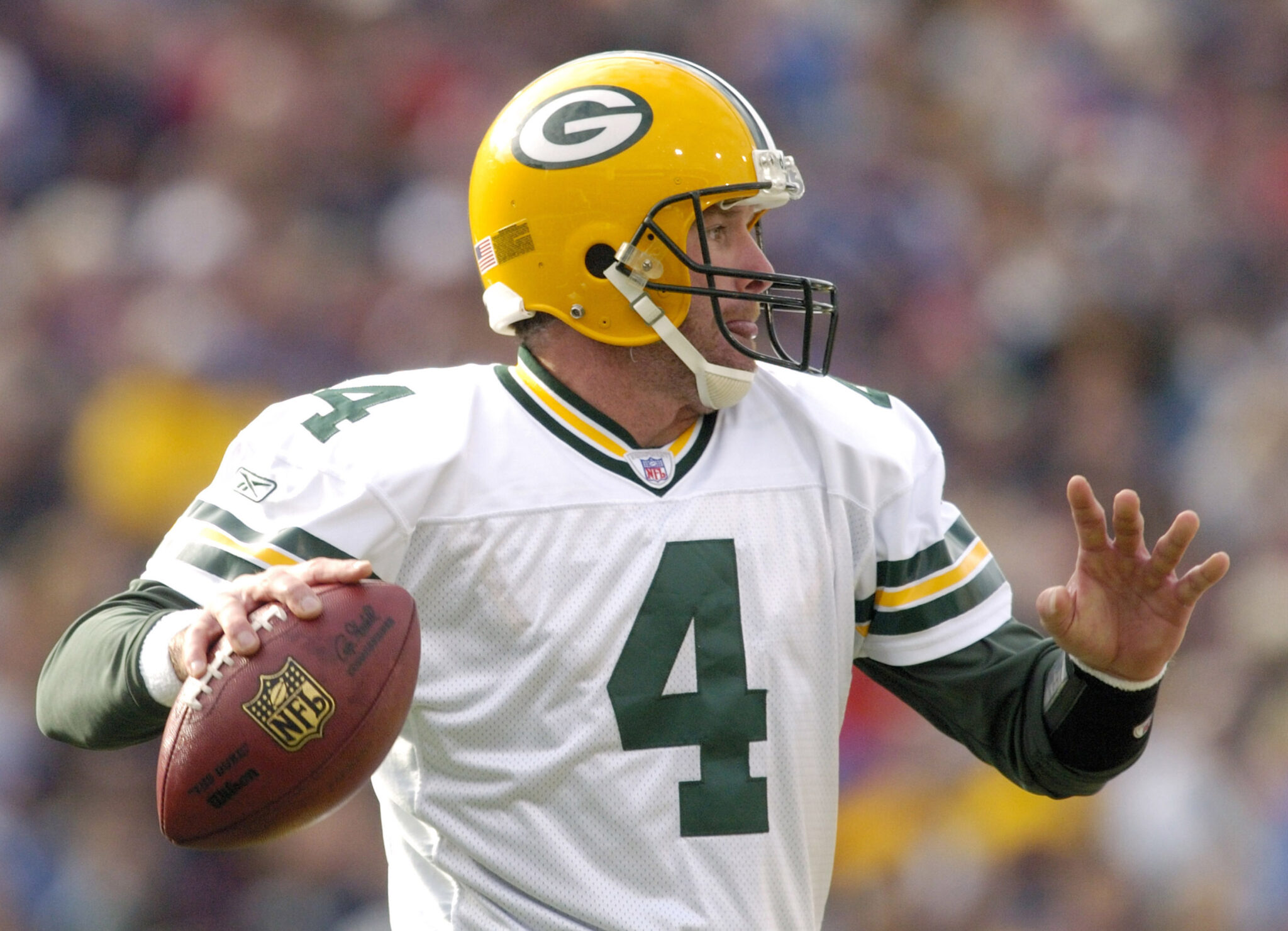 Packers quarterback Brett Favre in the pocket during game between the Green Bay Packers and the Buffalo Bills at Ralph Wilson Stadium in Orchard Park, New York on November 5, 2006. Buffalo won 24-10. (Photo by Mark Konezny/NFLPhotoLibrary)