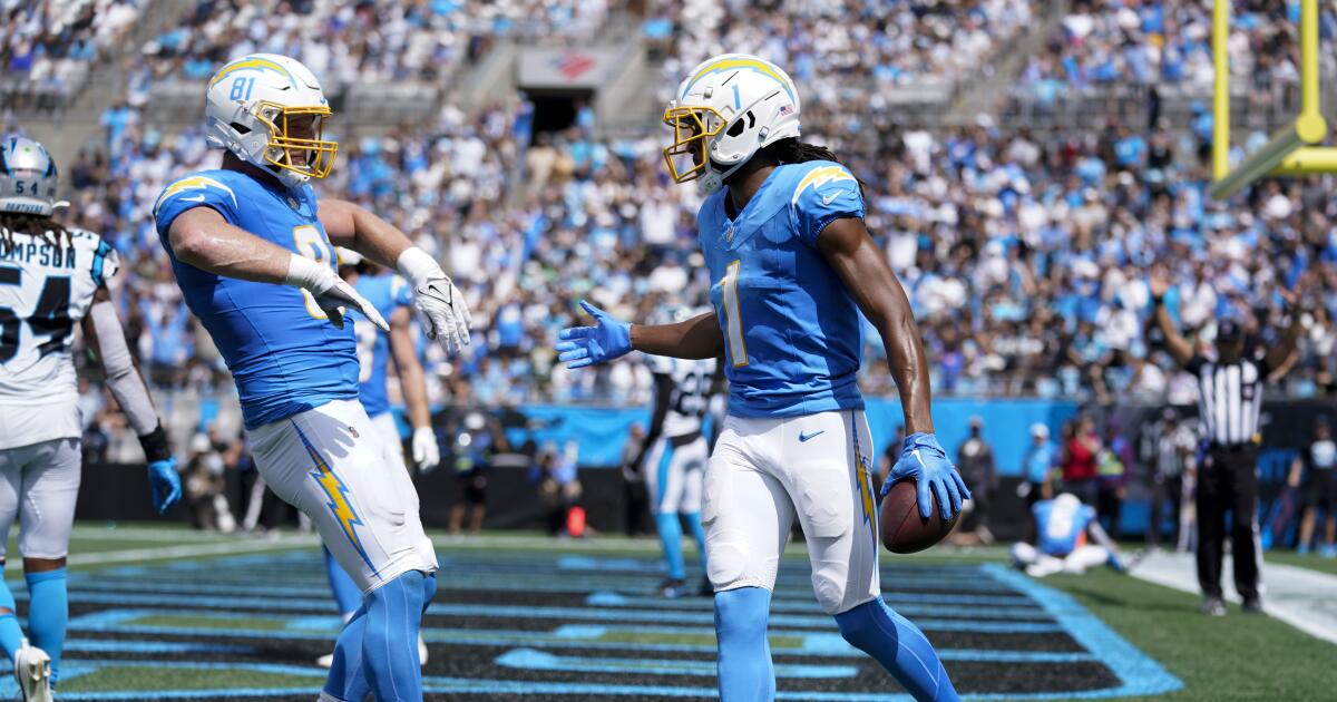 Chargers roll to road win over Carolina Panthers, improve to 2-0