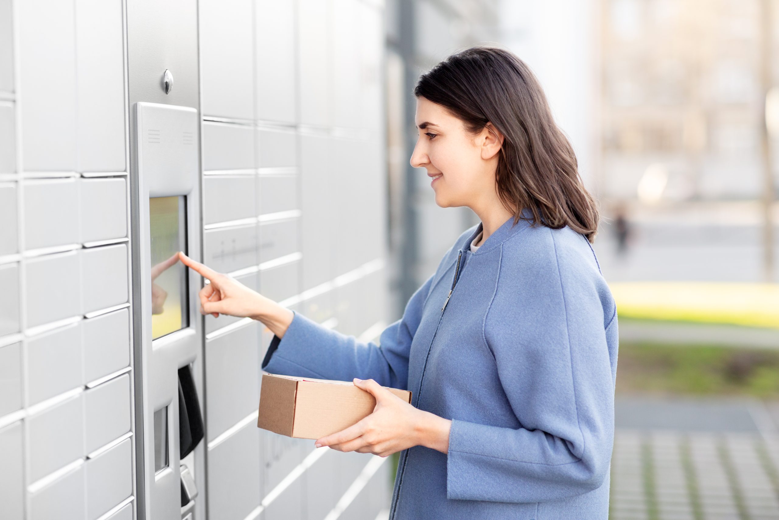 Exploring the Growing Role of Smart Lockers in E-commerce Fulfillment