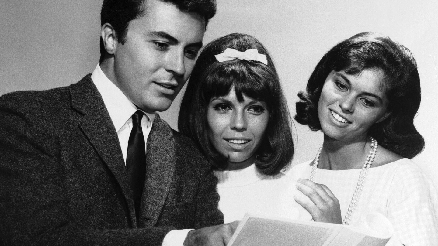 James Darren, 'Gidget' teen idol, singer and director, dies at 88