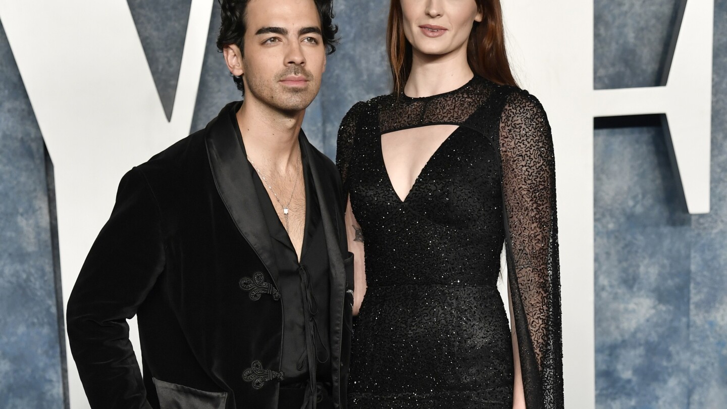 Joe Jonas and Sophie Turner are officially divorced