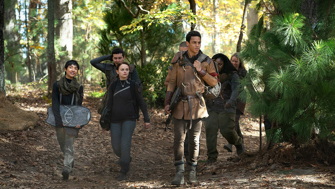 (L-R) Brianne Tju as Shay, Joseph Echavarria as Rydeand, Joey King as Tally, Keith Powers as David and Zamani Wilder as Astrix in Uglies.