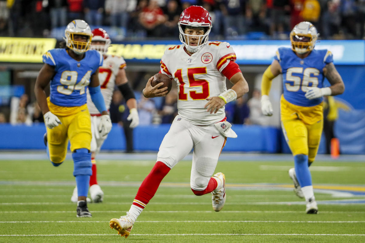 NFL scores, results: Chiefs fend off Chargers as Jayden Daniels leads Washington to blowout win