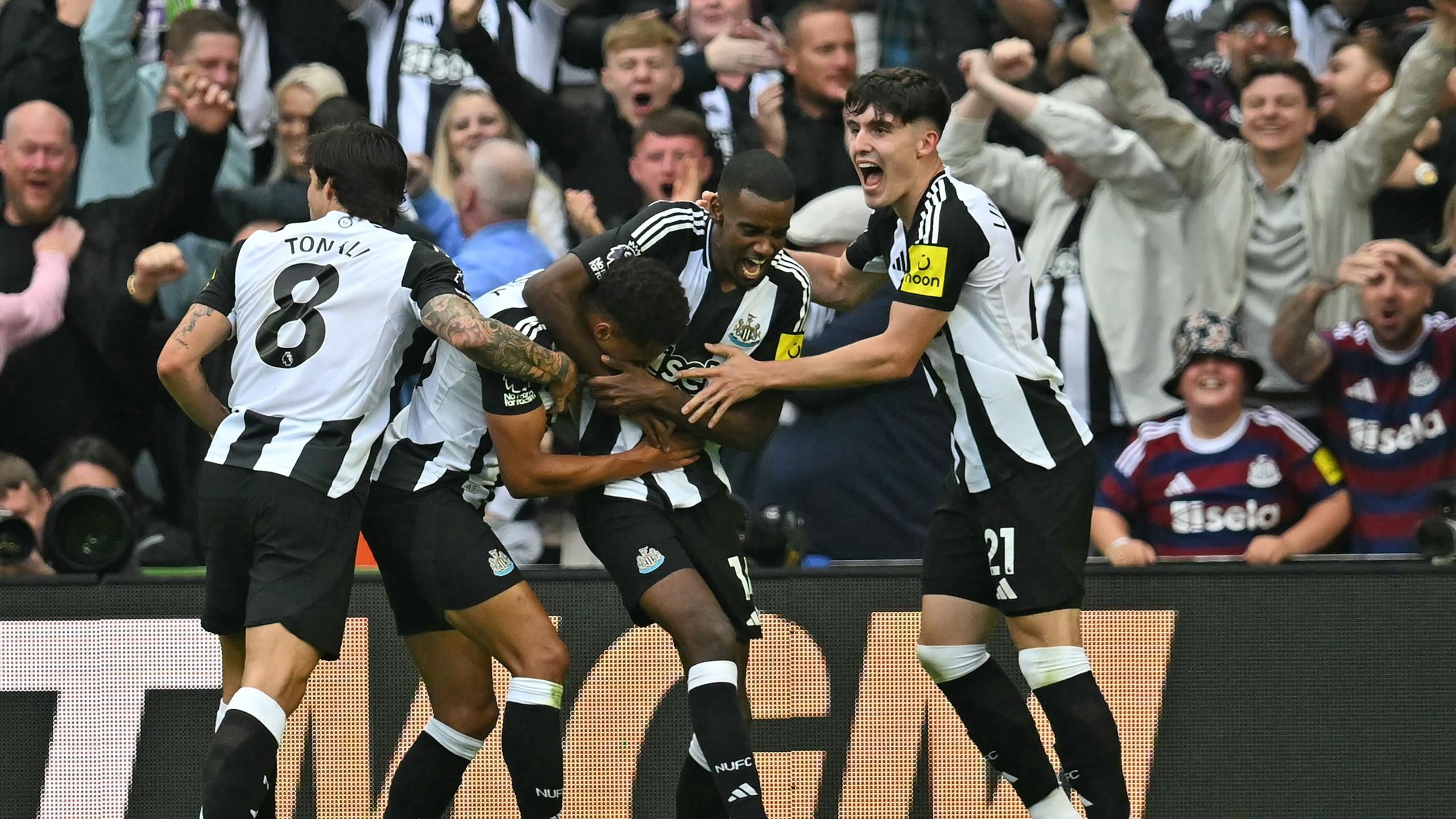 Newcastle 2-1 Tottenham: Alexander Isak scores winner as Eddie Howe’s side stun Spurs at St James’ Park