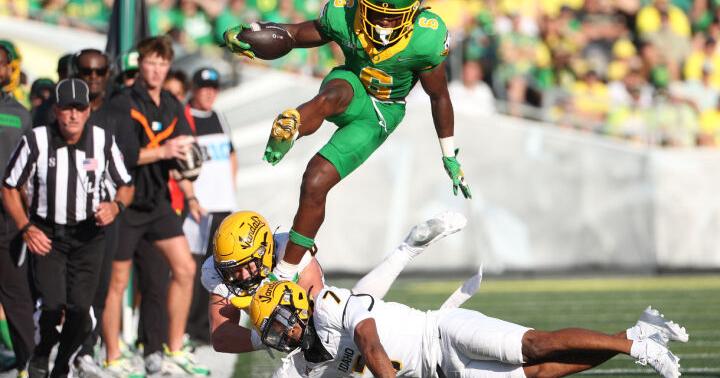 No. 3 Oregon football wins ugly, gets past Idaho 24-14 | Sports