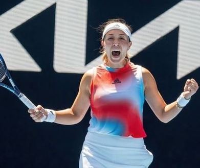 Jessica Pegula celebrates on the court