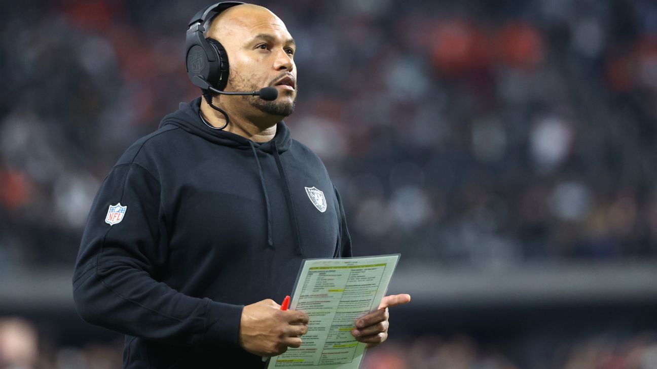 Raiders coach Antonio Pierce stands by late punt call in loss