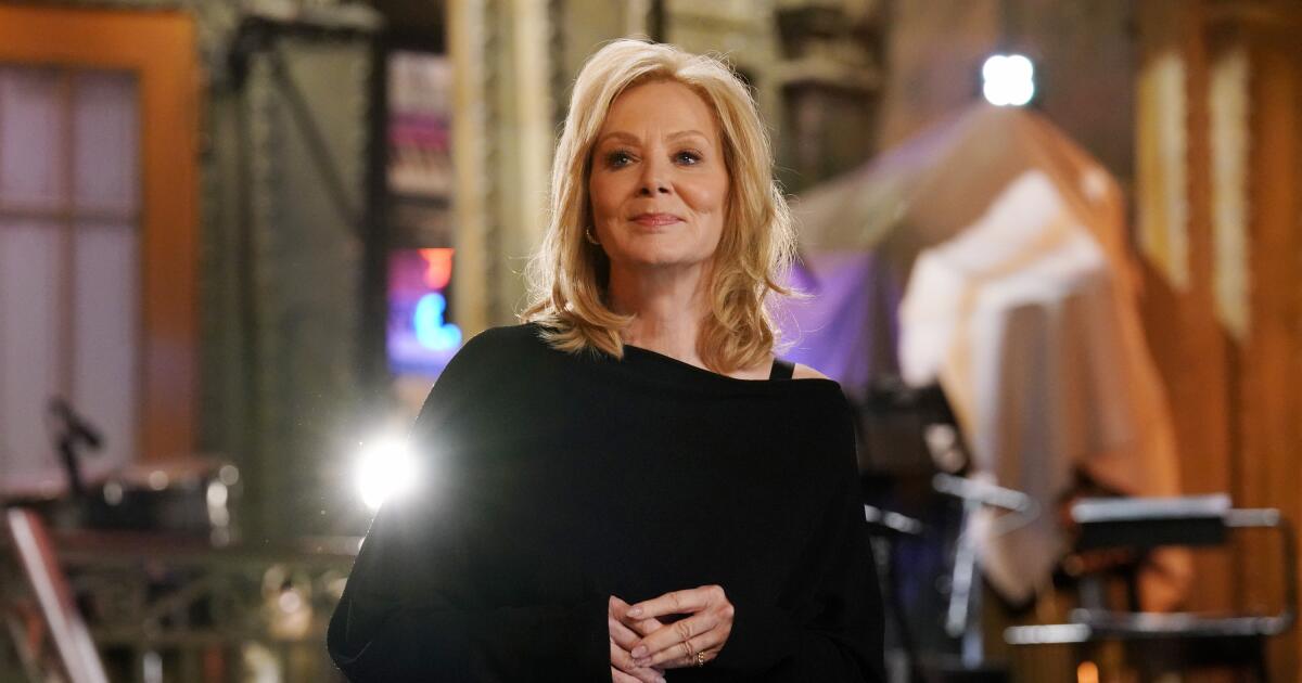 'SNL' premiere recap: Jean Smart ushers in landmark Season 50