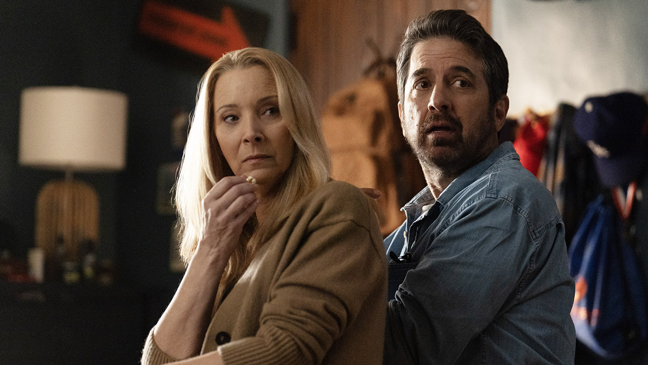 (L to R) Lisa Kudrow as Lydia and Ray Romano as Paul in Episode 101 of No Good Deed.