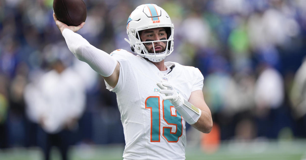 Skylar Thompson suffers painful rib injury during Dolphins vs. Seahawks matchup, McDaniel says