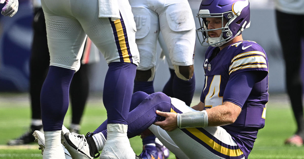 Vikings QB Sam Darnold has bruised knee and shouldn't miss time, coach says