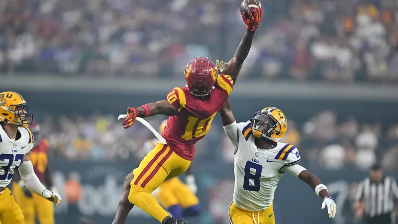 Woody Marks' TD Run With 8 Seconds Left Gives No. 23 USC Football 27-20 Win Over No. 13 LSU