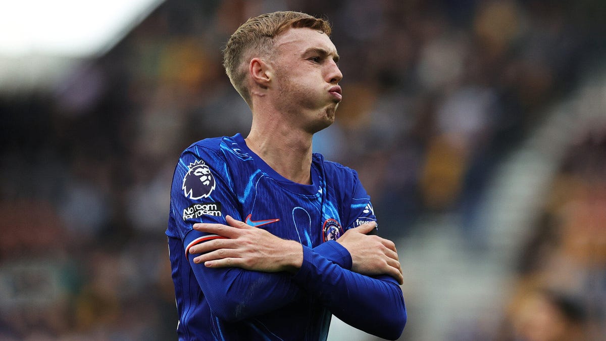 Chelsea forward Cole Palmer celebrating.