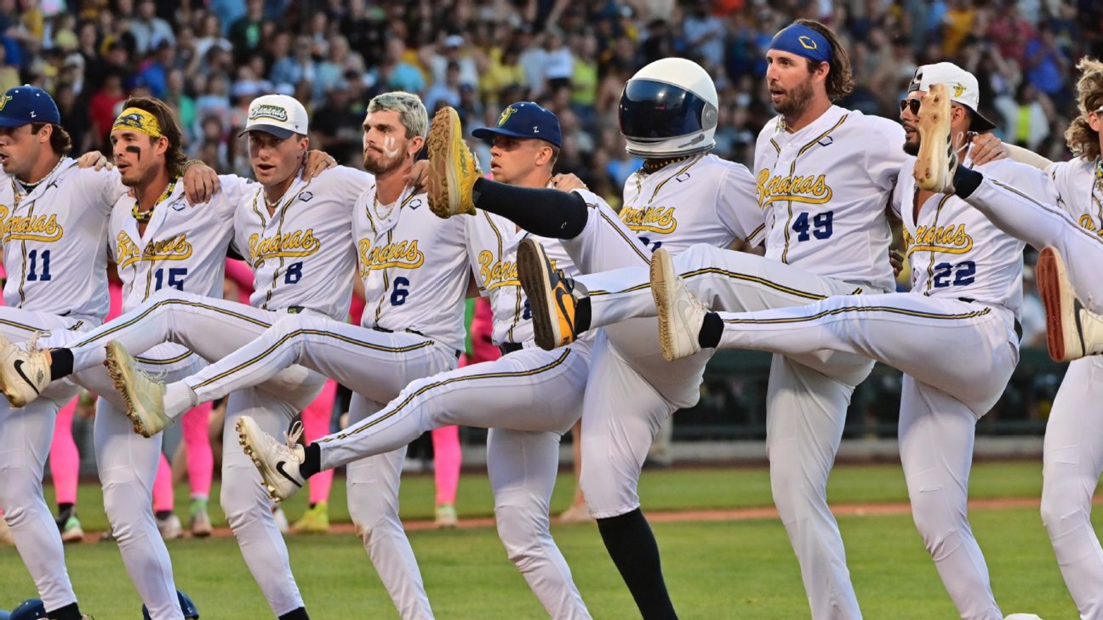 Unconventional baseball team Savannah Bananas to visit Guaranteed Rate Field in Chicago in 2025