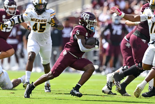 Texas A&M running back Amari Daniels looks for yards in the first quarter. Daniels and Le'Veon Moss combined for five rushing touchdowns in the 41-10 win over Missouri. The Aggies have a bye next week.