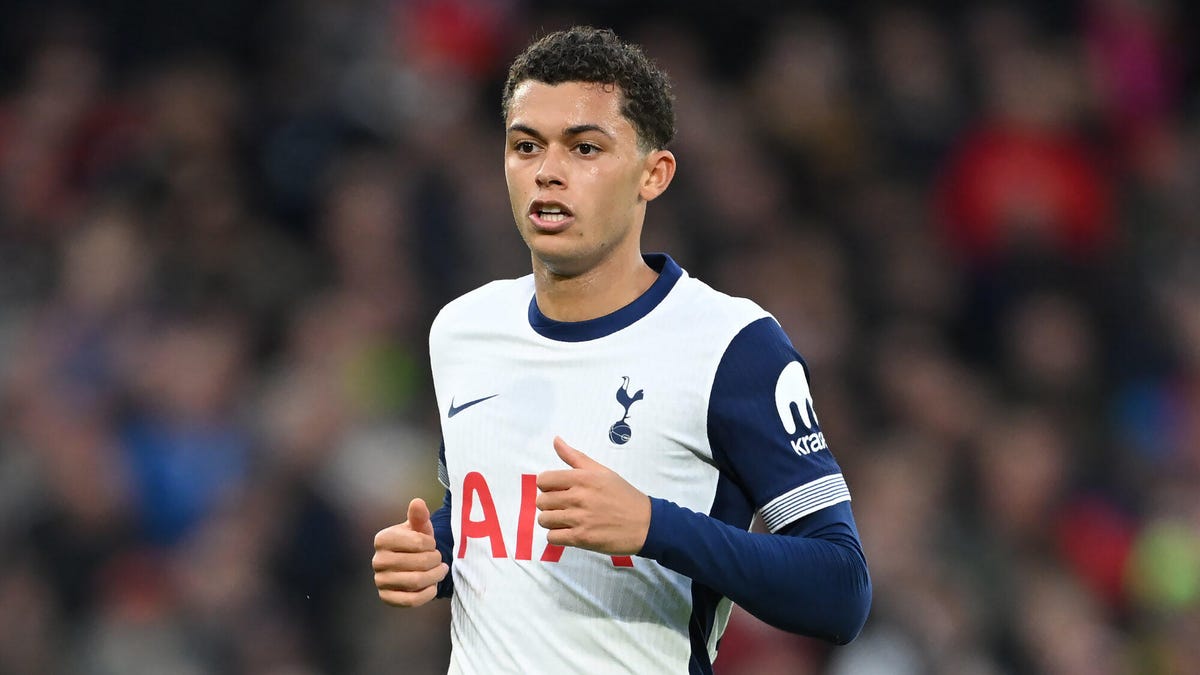 Tottenham forward Brennan Johnson running, looking onwards.