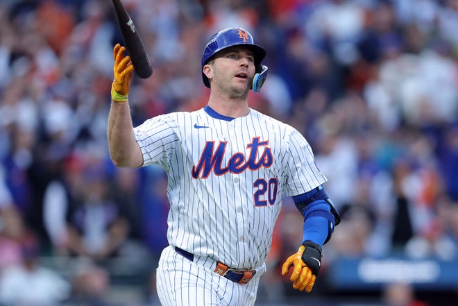 New York Mets first baseman Pete Alonso (20) runs after hitting a solo home run in the second inning against the Philadelphia Phillies during game three of the NLDS for the 2024 MLB Playoffs on Oct. 8, 2024, at Citi Field